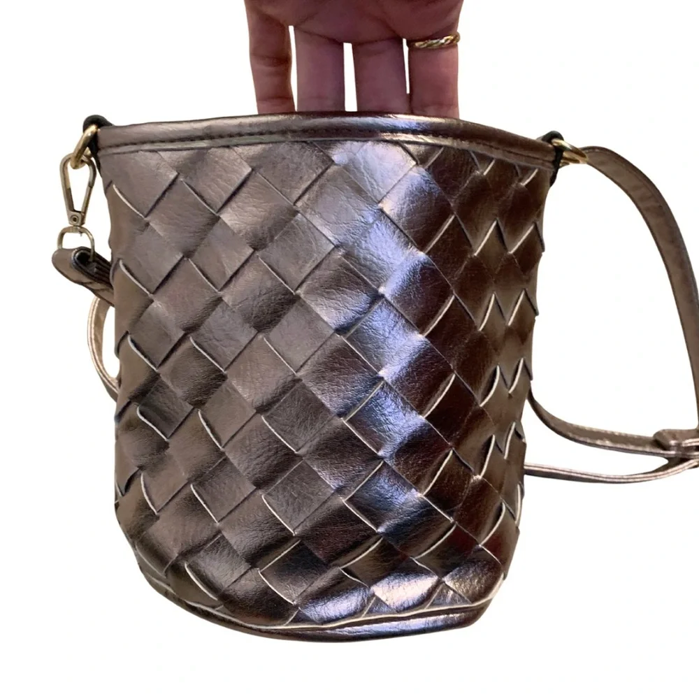 2/$30 Beya Silver Woven Bucket Crossbody Handbag Metallic Gray Quilted